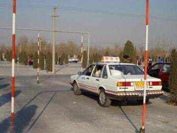 龍慶駕校和哪個好?