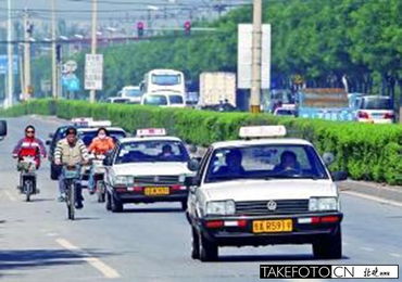 北京老年人為幫子女搖號考駕照 約車黃牛月入4萬