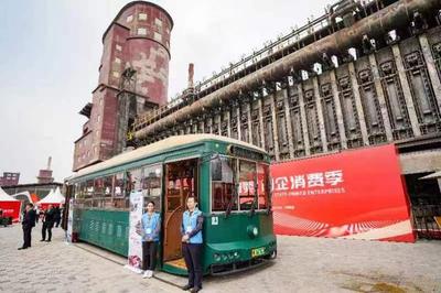 五一首鋼有個“公交大集”!鐺鐺車成網紅