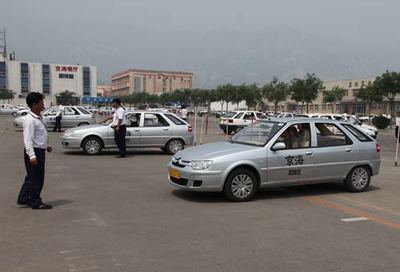 北京海淀駕校采購(gòu)200臺(tái)新愛(ài)麗舍兩廂作教練車，提升駕駛培訓(xùn)質(zhì)量